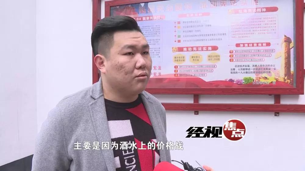 小伙扮客人卖力热场 酒吧欠薪关门白蹦两月？