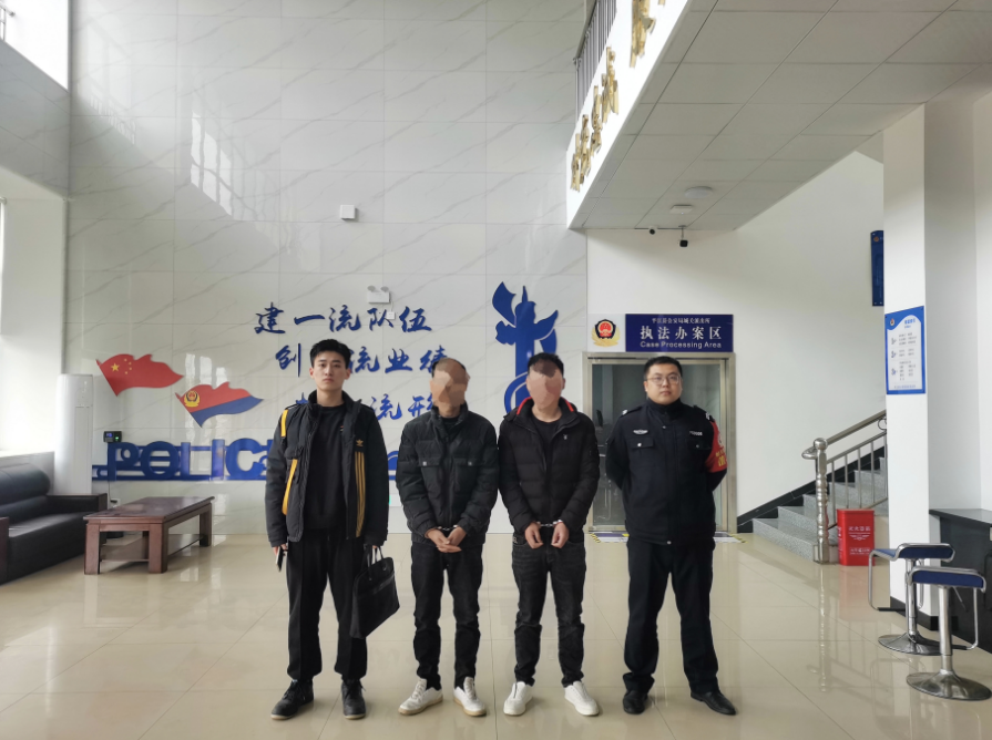 2月5日,岳阳平江县公安局城关派出所积极核查线索,成功抓获2名帮助信息网络犯罪嫌疑人,并连夜审讯。