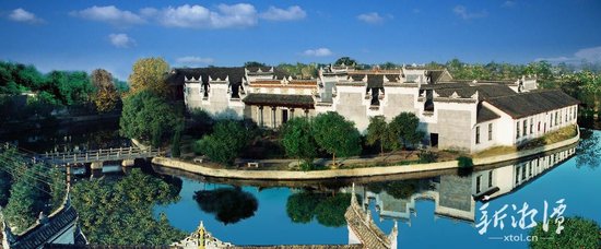 东山书院始建于1895年，开湖湘新式教育之先河。现为全国重点文物保护单位、全国爱国主义教育示范基地、国家AAAA级旅游景区。