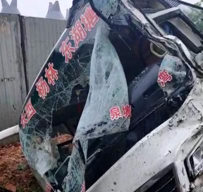 宁乡一客车发生车祸 有多名乘客受伤