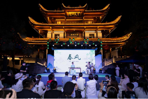 (“天心阁下,古调今弹”古琴音乐会现场。郑孟 摄)