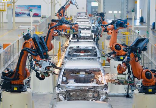 9月5日，北京汽车股份有限公司株洲分公司焊装车间机器人生产线。湖南日报记者  李健 摄