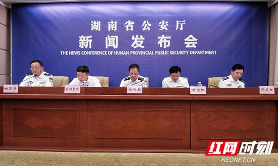  8月30日上午，省公安厅、省市场监督管理局、省工信厅联合举行了《湖南省电动自行车登记规定》新闻发布会。