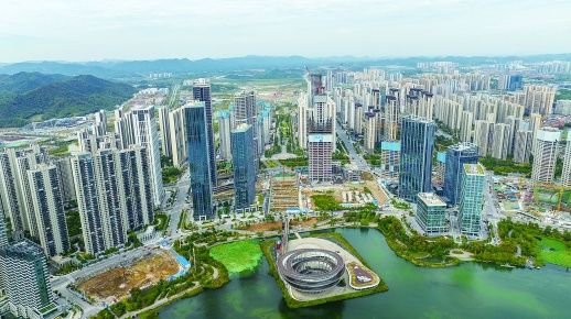梅溪湖“超级中轴”已初具雏形,目前正在加速建设。 受访者 供图