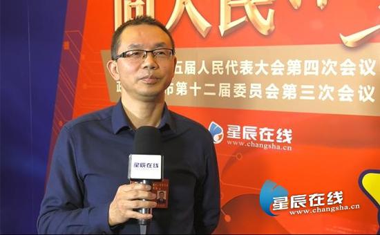 (2019年1月,张西军做客长沙市“两会”星辰会客厅,分享提案背后的调研故事。)