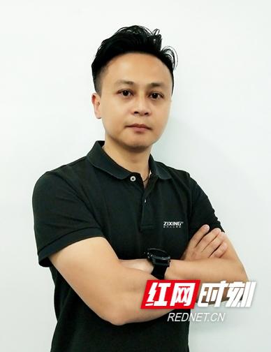 蔡昱峰照片。