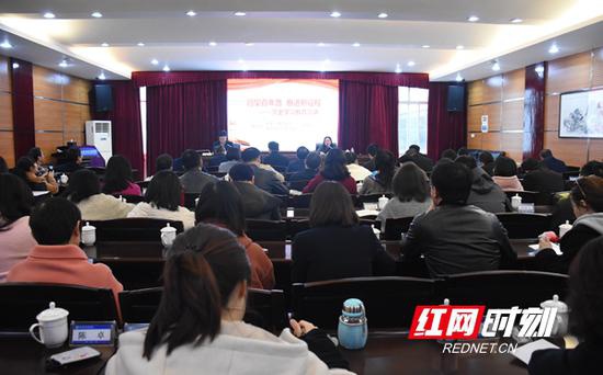 报告会既有深入浅出的理论讲解,又有生动形象的历史故事。
