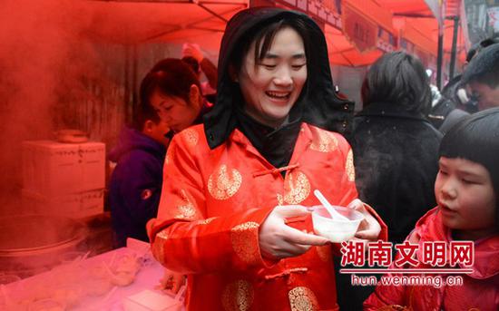 从“闹”到“品” 长沙百年老街连续六年举办元宵庙会