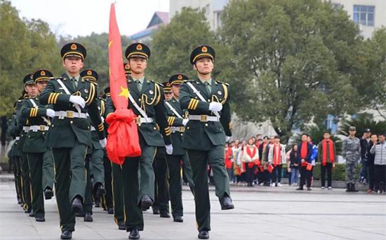 湖南衡阳：开学第一课万名师生齐唱我和我的祖国