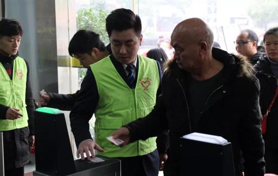 株洲火车站3秒可"刷脸进站" 还有34趟临客经停