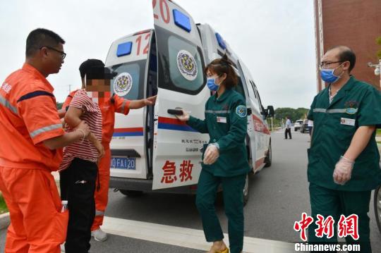 湖南衡东尿毒症患者被洪水围困 直升机8分钟解救