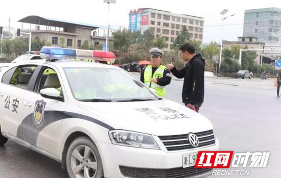 心痛！永兴交警肖叔军倒在护航春运的岗位上再没醒来