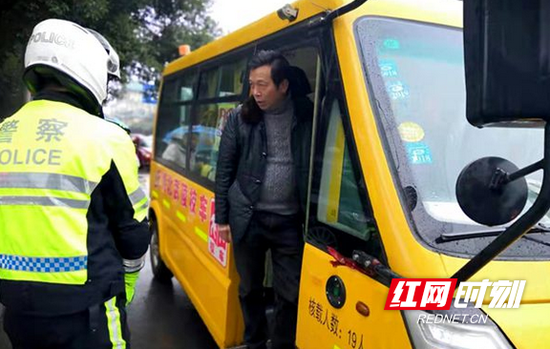 常德交警直属一大队：护学路上 铸就平安