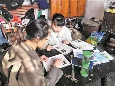 常德一名学生病休在家 九位老师走20公里山路