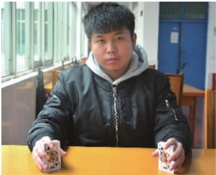 近日,在世界脑力锦标赛(WMSC)全球总决赛中,李俊池获得“世界记忆大师”荣誉称号。通讯员 汤鑫磊 记者 黄京 摄