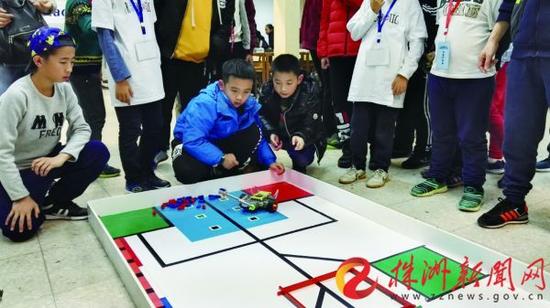 第六届国际青少年教育机器人奥林匹克竞赛在西班牙举行,图为比赛现场(通讯员 供图)