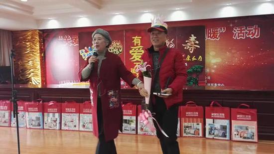 2017年3月,聂和平在集体生日会上唱《老公老公我爱你》。
