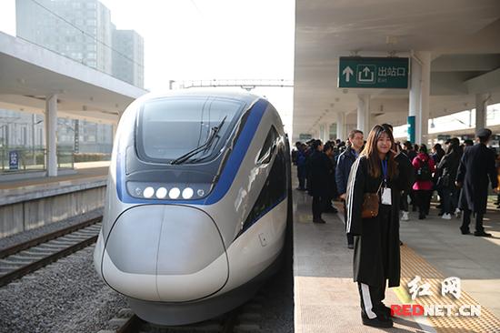 12月26日,长株潭城际铁路西线正式开通,至此,长株潭城际铁路将全线贯通。