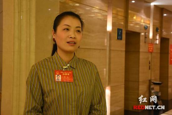 湖南省人大代表、临湘市六中教师李艳。