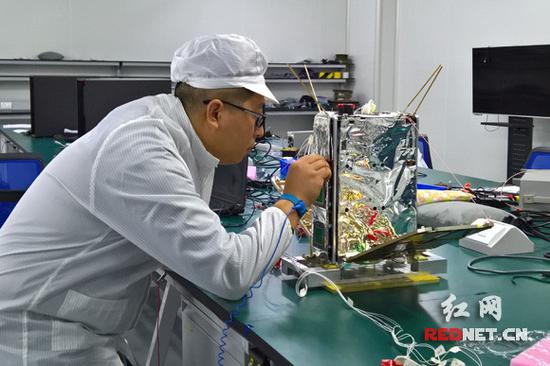 湖南首颗人造卫星、中国首颗商业化科学实验卫星“潇湘一号”。该卫星于2016年11月10日在酒泉卫星发射基地成功发射，卫星技术将与市民生活深度融合。资料图