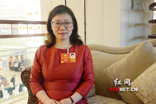 全国政协委员、农工党湖南省委副主委、湖南省卫生和计划生育委员会副主任易露茜。