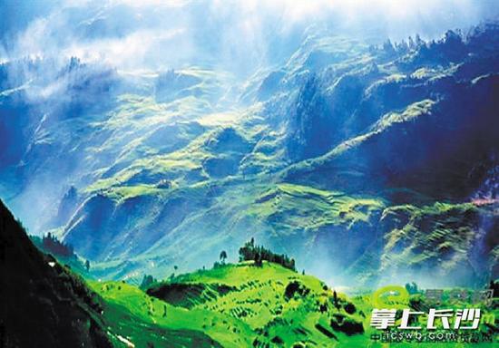 大沩凌云,宁乡沩山一景。千度旅行供图