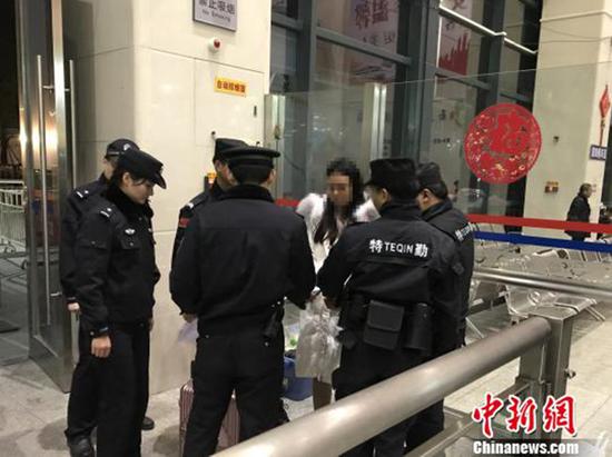 拖欠工人工资近34万元网上女逃犯在东莞被擒