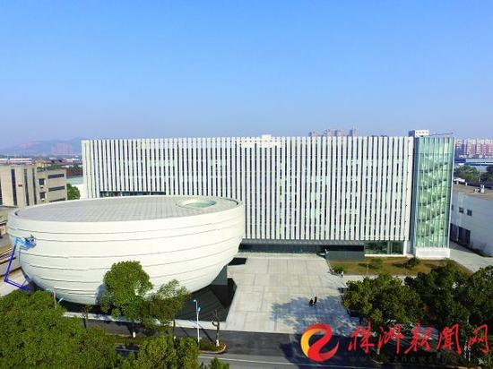 ▲位于中车株机厂区内的“超级碗” (记者 刘娟 摄)