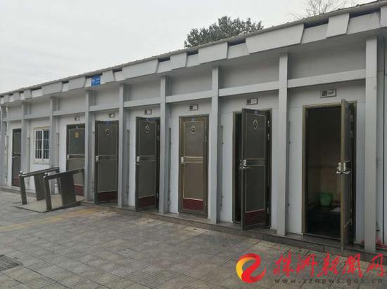位于株洲西站站前广场的“真空厕所”。(成姣兰 摄)
