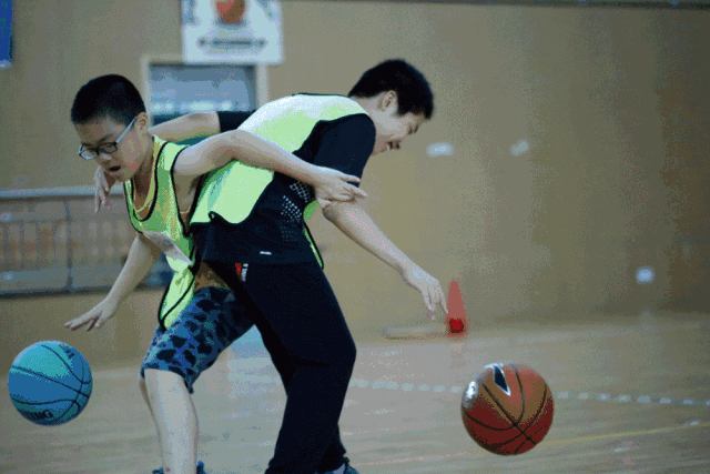 没有每周开设一节篮球课的学校