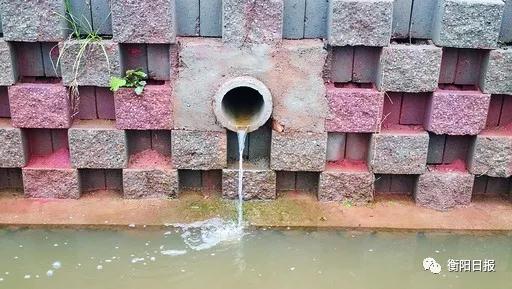 ▲渠道两侧设有给排水管，能顺利灌溉或排水