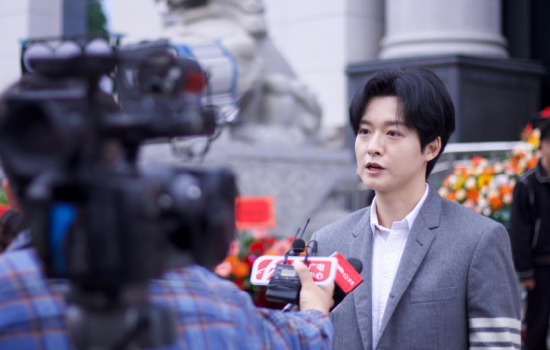 　主演傅方俊在接受媒体采访。