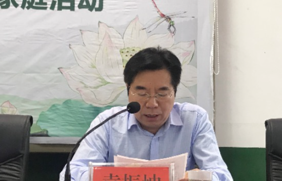 新化县教育局党组成员、副局长袁振坤