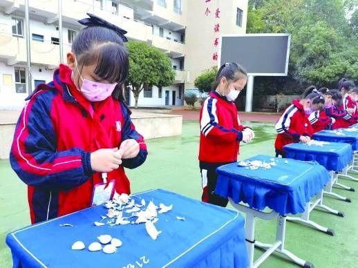 长沙市开福区东风小学举行劳动大赛。