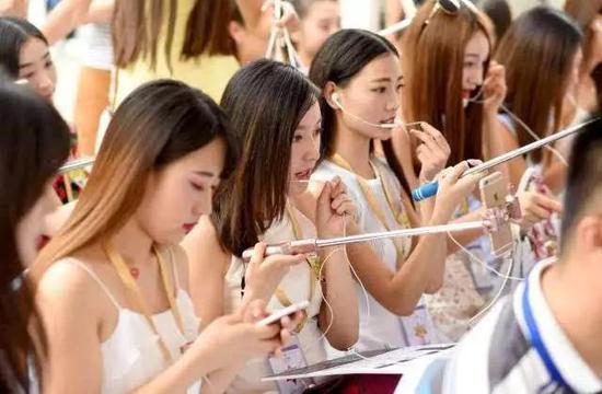 人气网红 加热直播