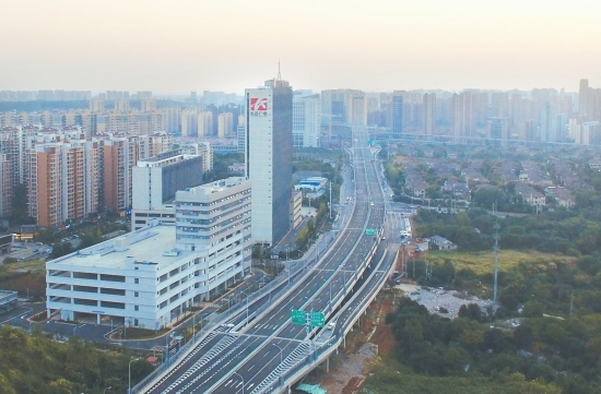 9月22日,航拍湘府路快速路改造工程 图/记者陈正