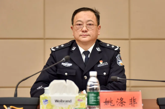 姚涤非主持会议并宣读表扬通报