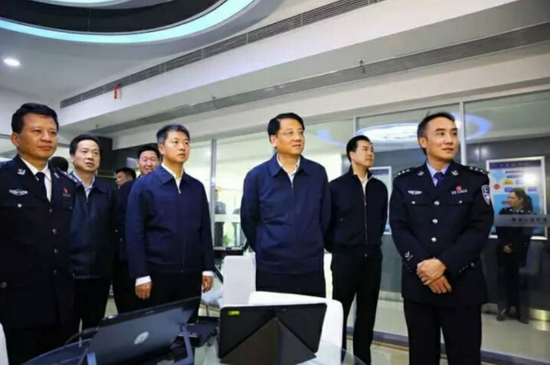 湖南省委常委、政法委书记黄关春在长沙县公安局调研