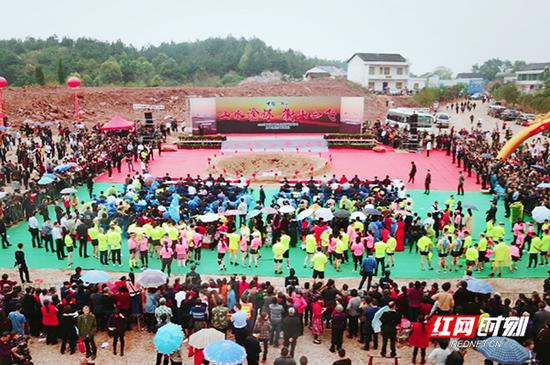 3月21日,衡山县举行中国·衡山2019(第六届)乡村生态旅游节暨中国虎山项目奠基开幕式。