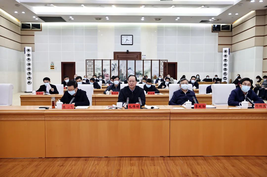 　　▲ 11月29日下午，湖南省委副书记、省长毛伟明出席全省迎峰度冬电力保供工作部署专题会议并讲话。（图片来源：湖南省人民政府官网）
