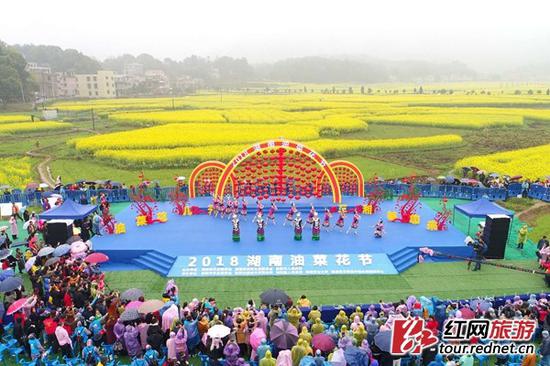 3月17日，2018湖南首届油菜花节在衡阳县库宗桥镇华山村开幕