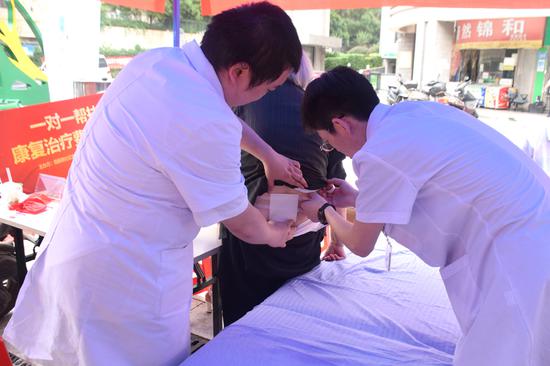 华医金良助力社区活动,落实中风偏瘫康复帮扶