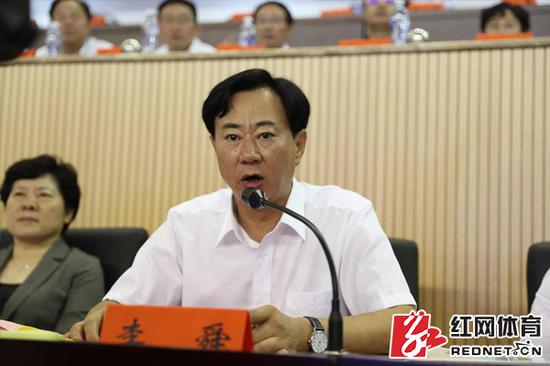 湖南省体育局党组书记、局长,省第十三届运动会组委会副主任李舜致开赛辞。
