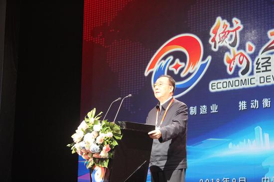 原信息产业部部长吴基传在开幕式上讲话。