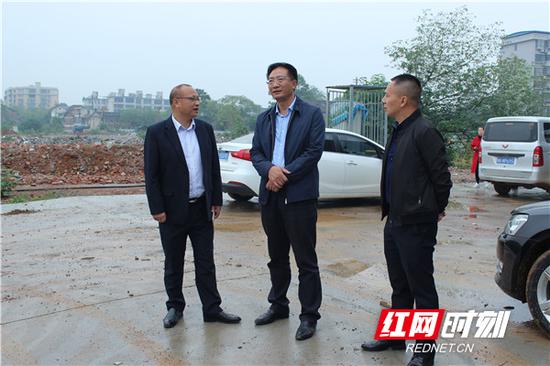10月16日,珠晖区委副书记、区长刘桢干就二环东路项目建设情况再次进行实地调研。