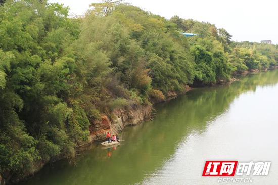衡阳县建立河道保洁常态化机制,沿河各乡镇均成立了河道保洁队伍。在台源镇成立专业保洁公司,实行保洁考核制度,保障河道清洁。