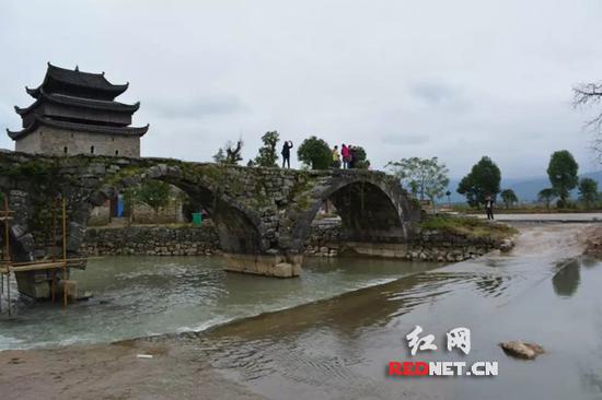 上甘棠村谢沐河上的千年古桥——步瀛桥。