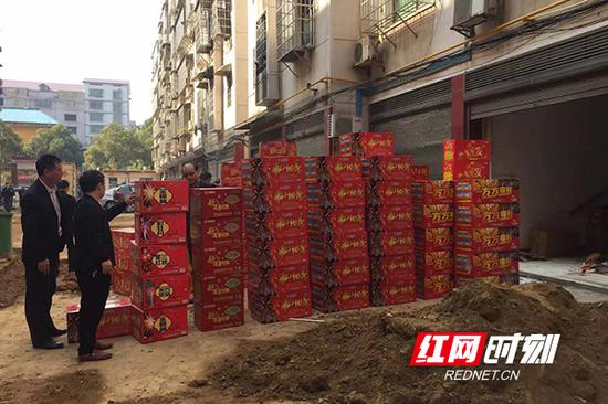 衡山县安委办牵头组织县安监、公安、食药工商质监、开云镇政府等单位开展联合执法。