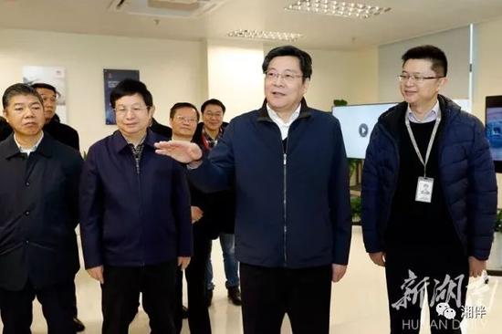 11日上午,省委书记杜家毫在华为软件长沙分部考察。