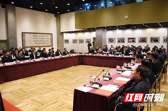 12月16日,“加强基础研究多元投入座谈会暨国家自然科学基金区域/企业创新发展联合基金协议签署仪式”在北京举行。